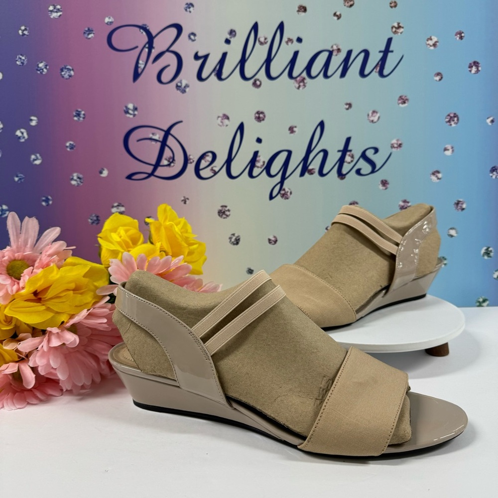 SUPER SALE LIFESTRIDE YOLO SANDALS TAUPE